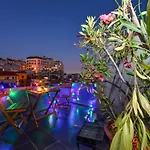 Апартаменты The Maiden Tower From Your Bedroom Romantic View, In Taksim Square Стамбул
