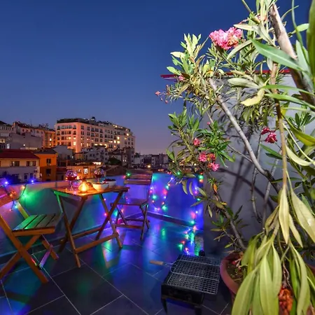 Apartment The Maiden Tower From Your Bedroom Romantic View, In Taksim Square Istanbul