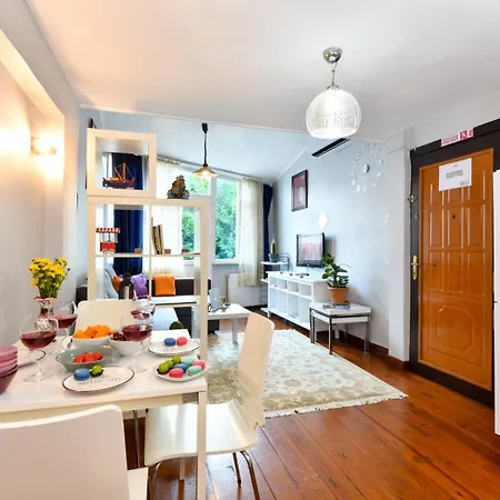 Appartement The Maiden Tower From Your Bedroom Romantic View, In Taksim Square Istanboel