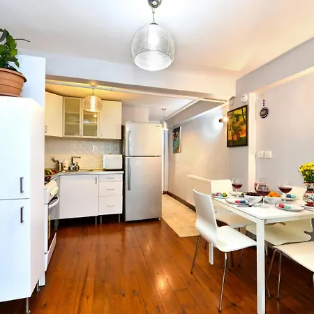 The Maiden Tower From Your Bedroom Romantic View, In Taksim Square * Estambul