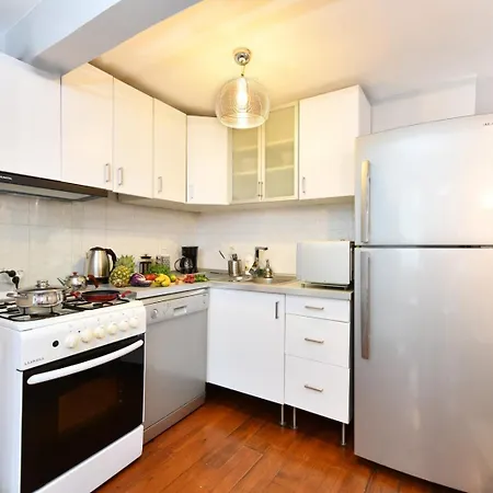 Appartement The Maiden Tower From Your Bedroom Romantic View, In Taksim Square Istanboel