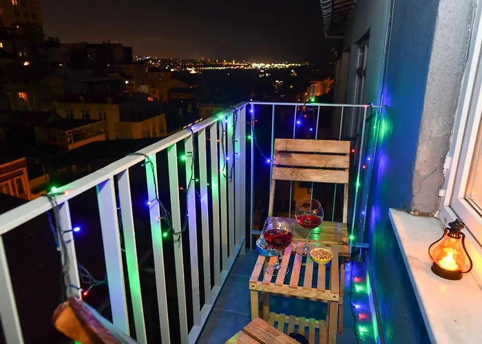 The Maiden Tower From Your Bedroom Romantic View, In Taksim Square Daire