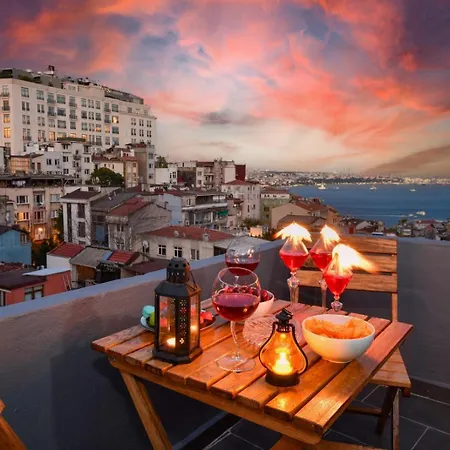 The Maiden Tower From Your Bedroom Romantic View, In Taksim Square アパート *