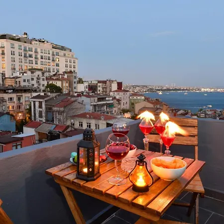 The Maiden Tower From Your Bedroom Romantic View, In Taksim Square イスタンブール