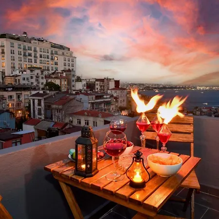 The Maiden Tower From Your Bedroom Romantic View, In Taksim Square * イスタンブール